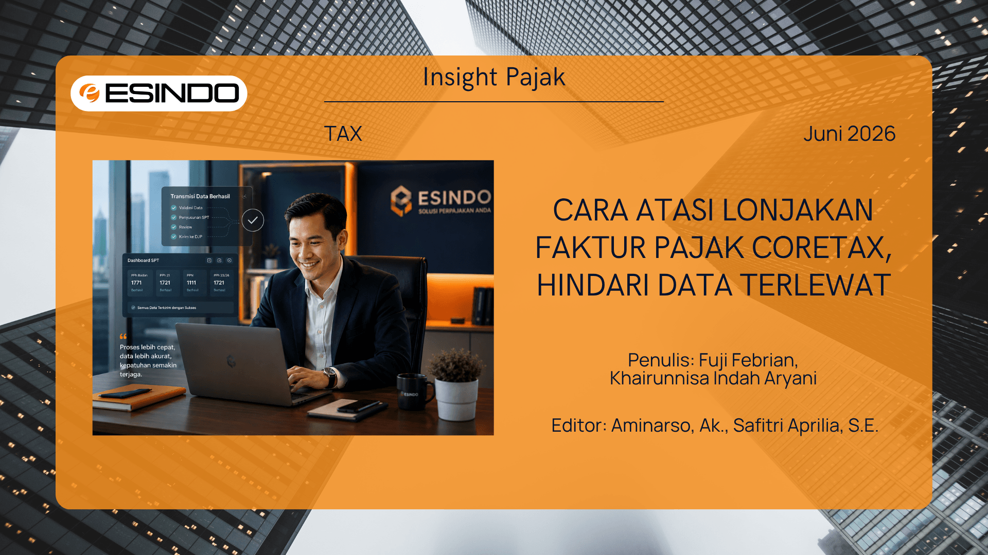 Konsultan pajak pria Indonesia tersenyum lega melihat layar laptop di kantor modern Jakarta.