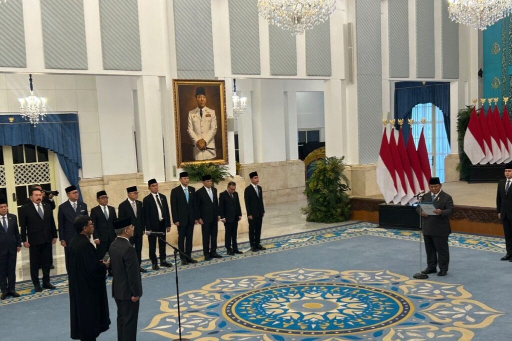 Suahasil Nazara saat dilantik sebagai Menteri Keuangan di Istana Negara pada 14 September 2026.